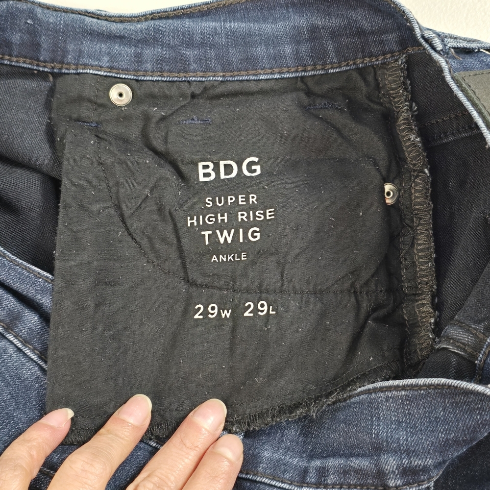 BDG Super High Rise Twig Ankle Jeans Womens Size 29Wx 29L High Rise - Picture 12 of 14